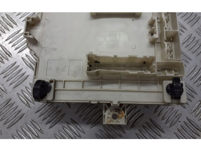 Блок предохранителей MN108319 Mitsubishi Colt