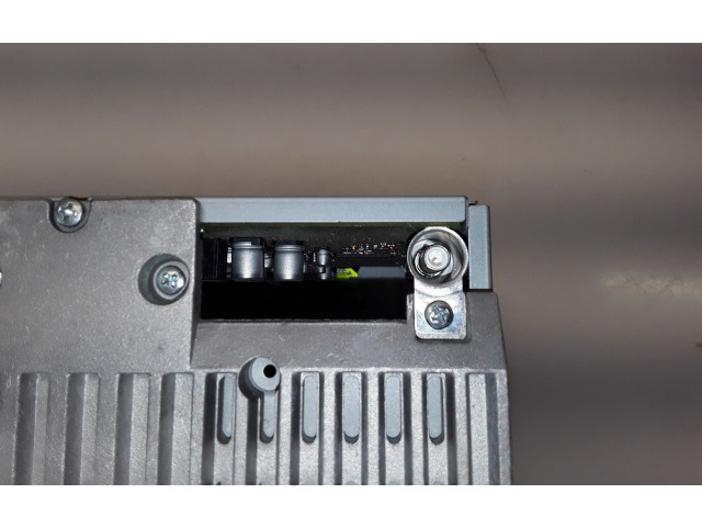 Радио/ проигрыватель CD/DVD / навигация