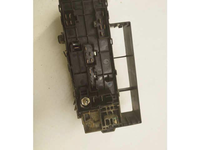 Блок предохранителей    Subaru Forester SF    