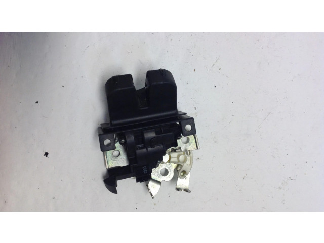 Замок задней крышки