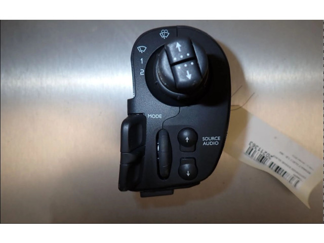 Ручка стеклоочистителей 8201590631   Renault Clio III