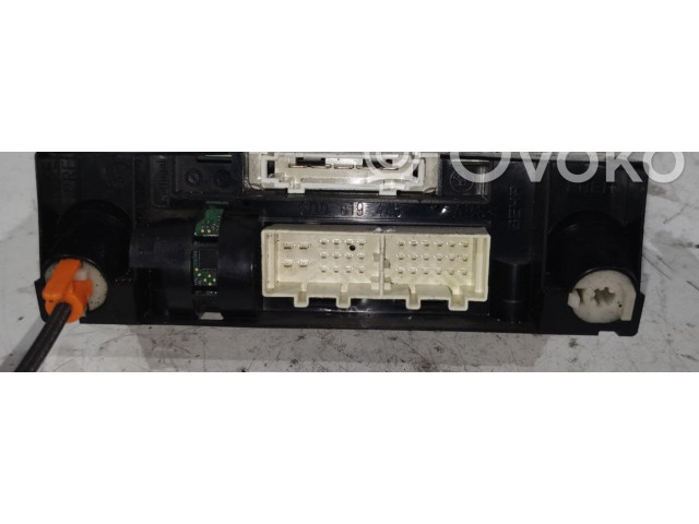 Блок управления климат-контролем    Audi A1