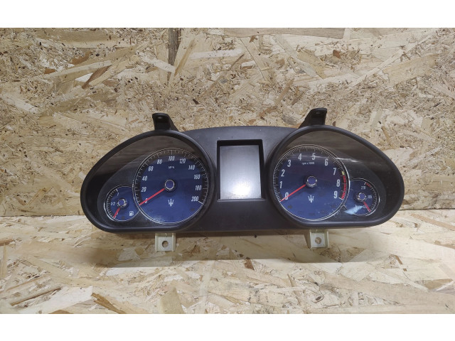 Přístrojová deska  Maserati GranTurismo 2008 243146  