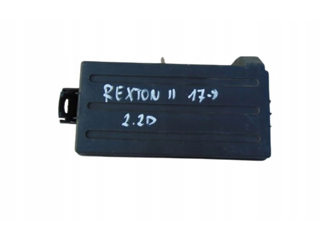 Блок предохранителей 8238036210   SsangYong Rexton    