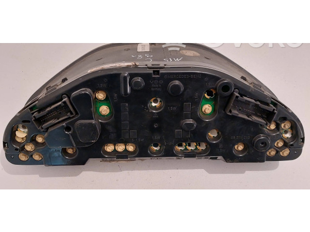 Přístrojová deska Mercedes-Benz C W202 2000 2025401948, 84570206