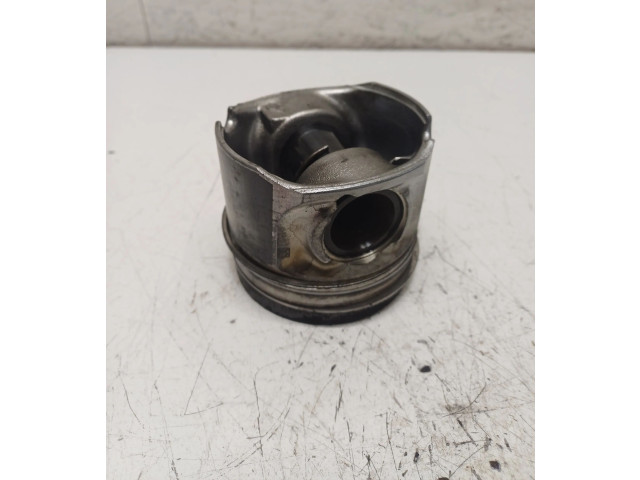 Поршень 04L110 BMW X5 F15