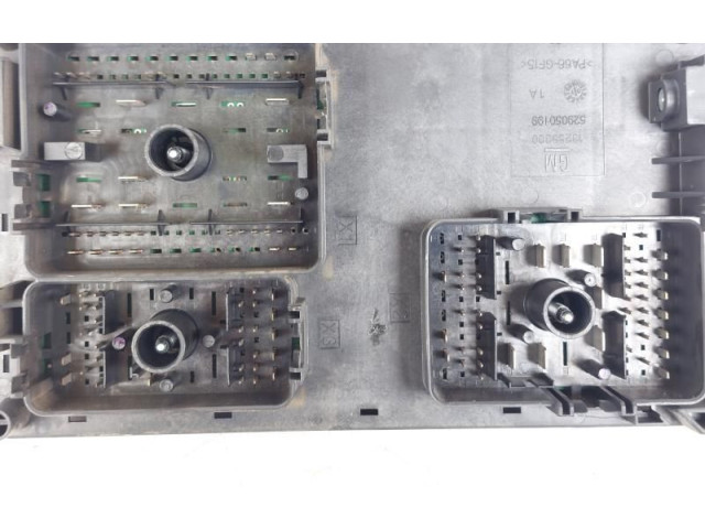 Блок предохранителей 13255300, 13255300   Chevrolet Orlando    