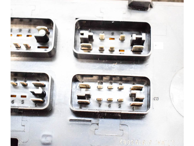 Блок предохранителей LJA2822BF Jaguar XK8 - XKR