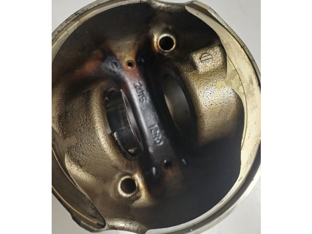 Píst 12R0 BMW 1 F20 F21