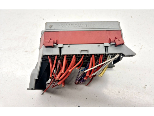 Блок предохранителей 9162439 Volvo S60