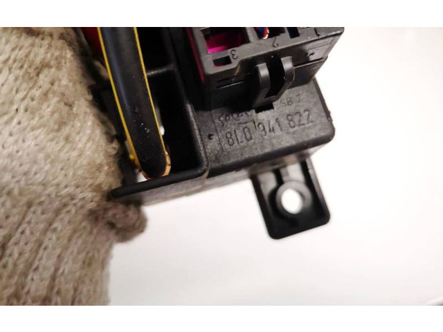 Блок предохранителей 8l0941822 Skoda Octavia Mk1 (1U)