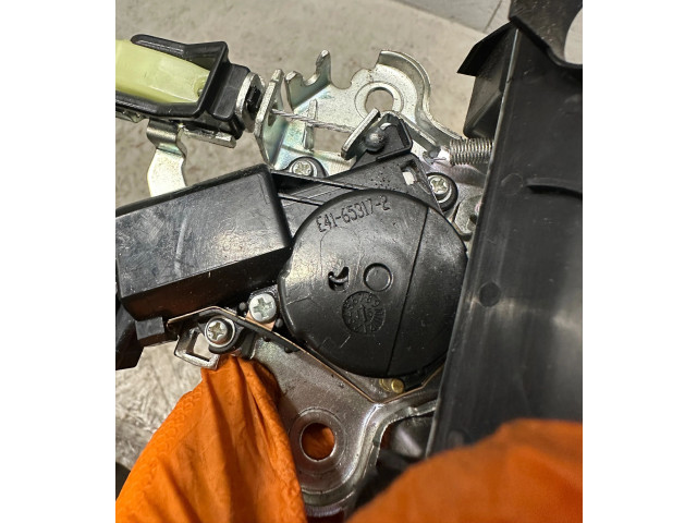 Zámek zadních dveří E41653172 Toyota Corolla Verso E121 2003