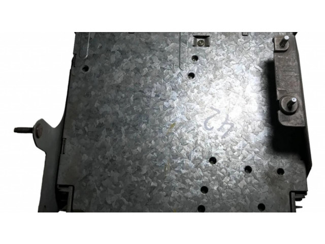 Радио/ проигрыватель CD/DVD / навигация