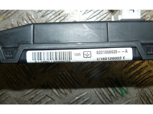Блок управления U180126002E, 8201068825   Dacia Duster