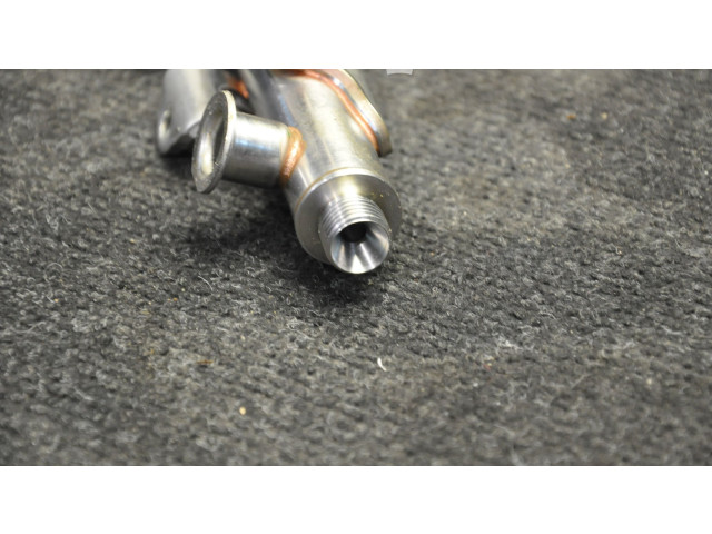 Топливная рампа 04E133320D   Volkswagen PASSAT B8  