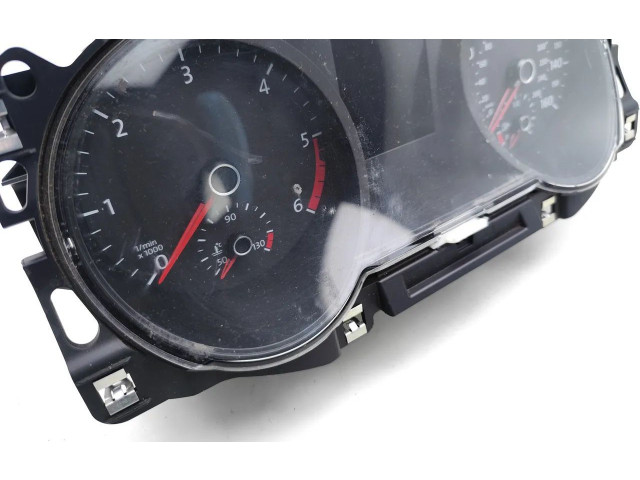 Панель приборов 5G0920951A   Volkswagen Golf Cross       