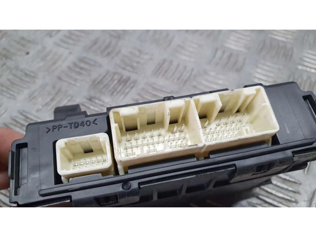 Блок управления 8865053430, 1778001575   Lexus IS III XE30