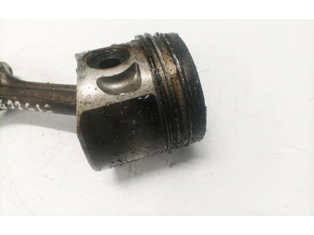  Поршень с шатуном    Audi A3 S3 8L  