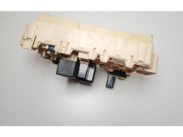   Pojistková skříňka    Mitsubishi Pajero 2001