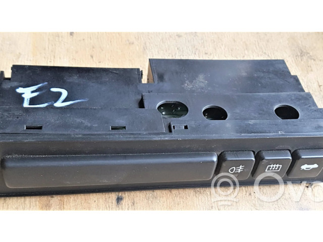 Включатель обогрева стекла с помощью электричества