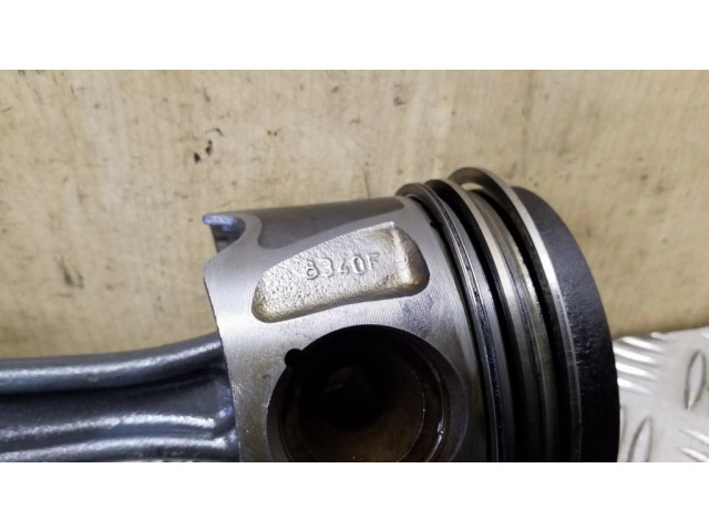 Píst 8340F Mercedes-Benz ML W164 pro naftový motor 3.0