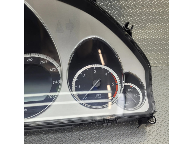 Přístrojová deska Mercedes-Benz E C207 W207 2010 A2129005104