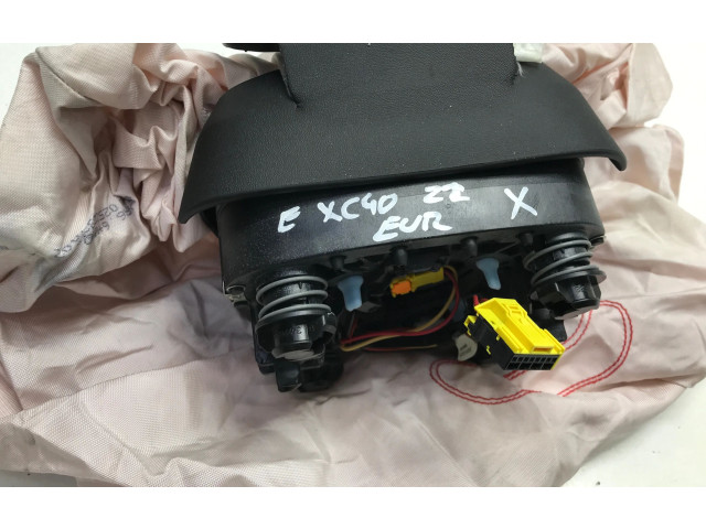 Подушка безопасности водителя 32288355, 32288355 Volvo XC40