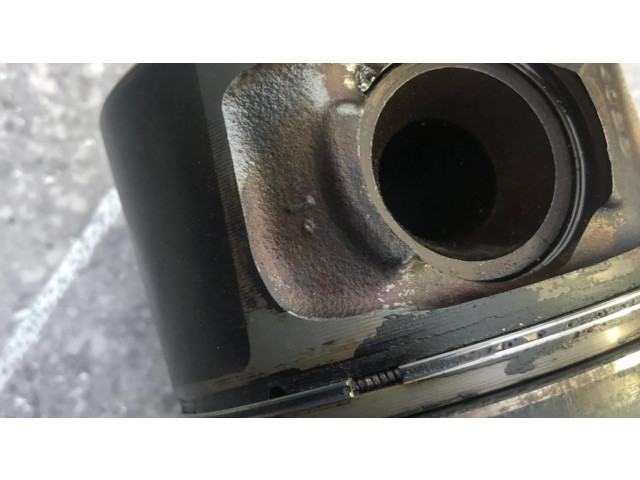 Píst 084088 BMW 5 E60 E61 pro naftový motor 0.0