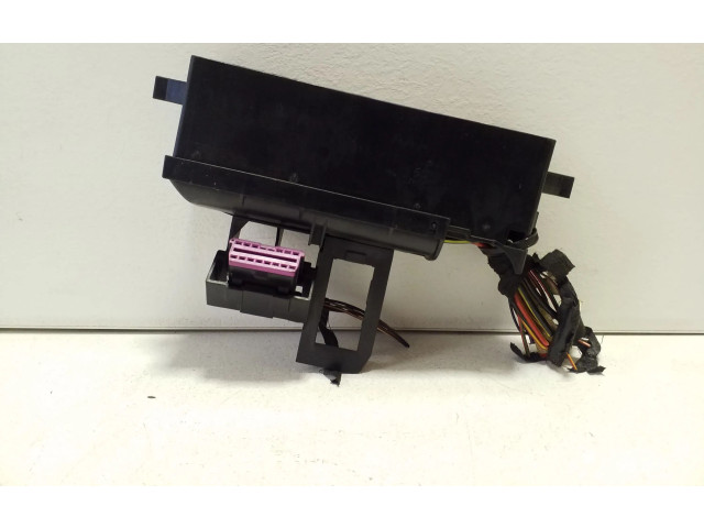 Блок предохранителей 6R0937615A Volkswagen Golf Plus