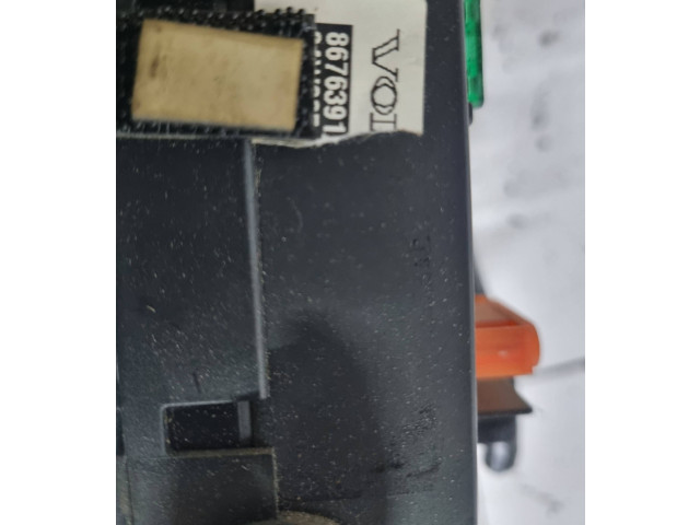 Блок предохранителей 8676391   Volvo V70    