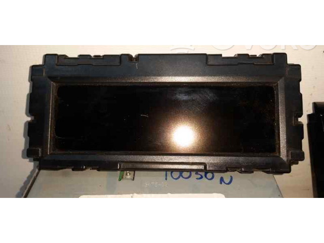 Радио/ проигрыватель CD/DVD / навигация