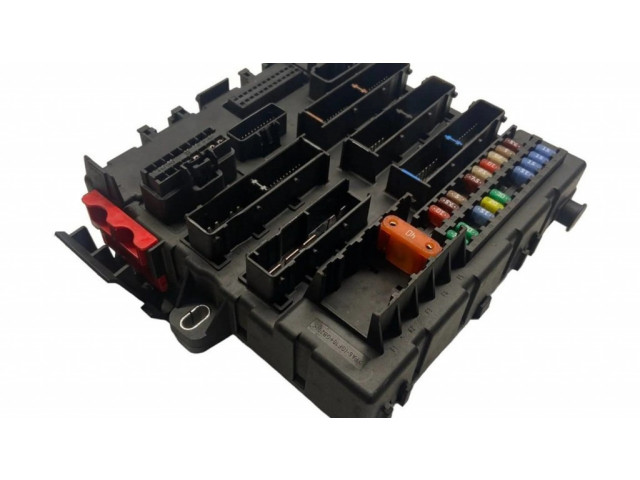 Блок предохранителей 13205774, 519162002 Opel Vectra C