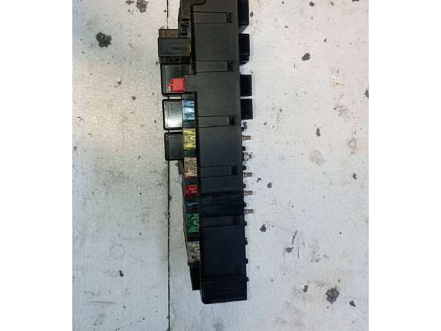 Блок предохранителей 8678449, 518828009 Volvo S60