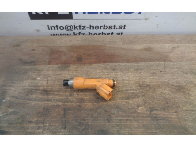 Форсунка 008083203, 008083203    Suzuki Splash  K10B 