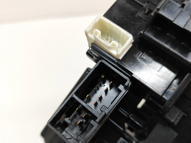 Подрулевой переключатель 4211117F534 Toyota Prius+ (ZVW40)