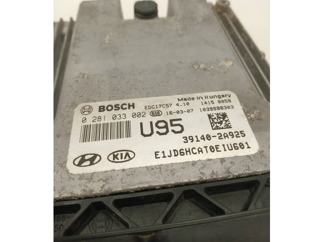 Блок управления двигателя 391402A925, 0281033002   KIA Ceed