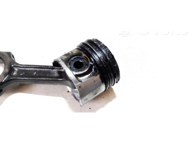 Píst Alfa Romeo 156 pro naftový motor 1.9