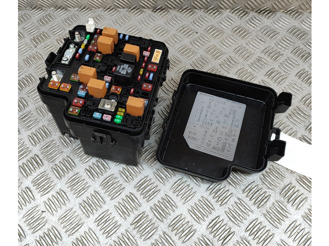 Блок предохранителей 8238039020, 8238139110 SsangYong Korando