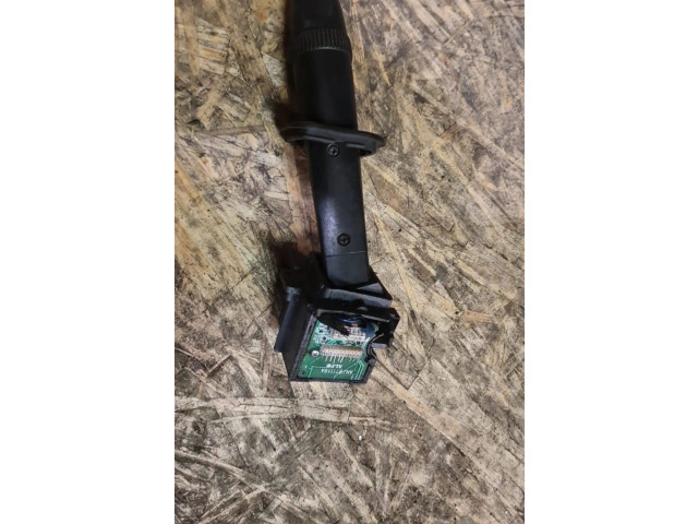 Ручка стеклоочистителей 30768098   Volvo V70