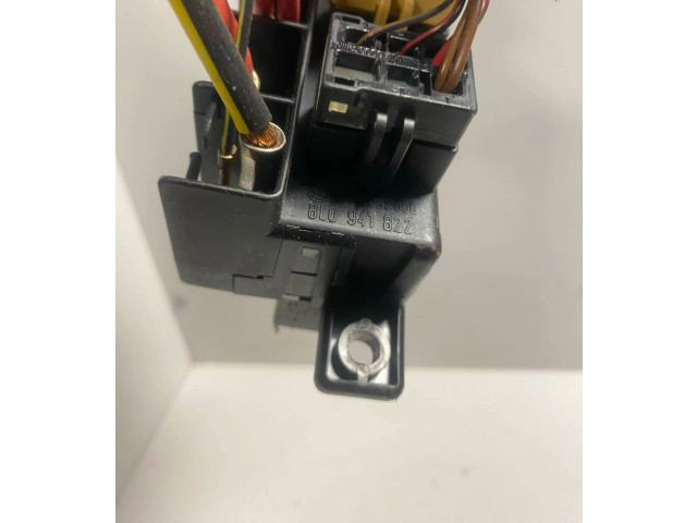 Блок предохранителей  8L0941822   Audi A3 S3 8L    