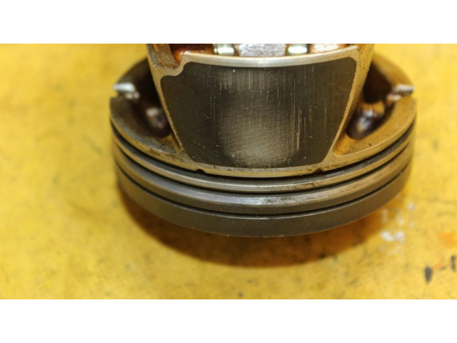  Поршень с шатуном    Audi A3 S3 8P  