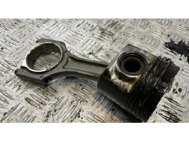 Píst BMW 7 G11 G12 pro naftový motor 4.0