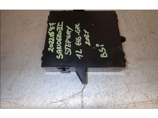 Блок предохранителей 284B04064R Dacia Sandero III