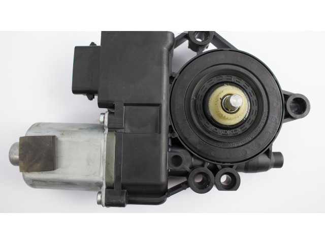 Передний двигатель механизма для подъема окон