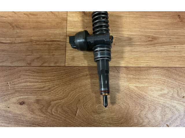 Vstřikovač 038130073BN   Volkswagen Caddy     