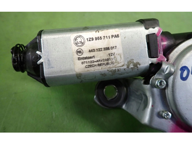 Моторчик заднего дворника     Skoda Octavia Mk2 (1Z)