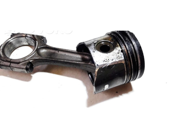 Píst Citroen Xsara pro naftový motor 2.0