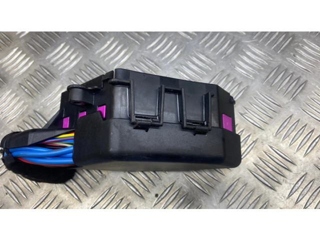   Pojistková skříňka 8D1941824   Audi A3 S3 8L 2001