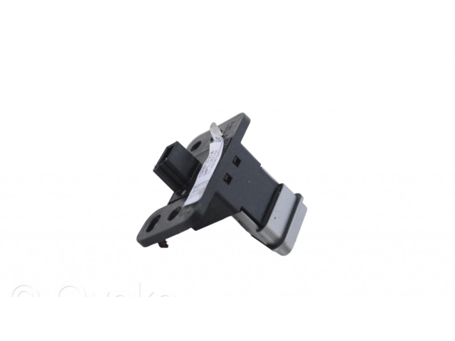 Кнопка крюка в багажнике