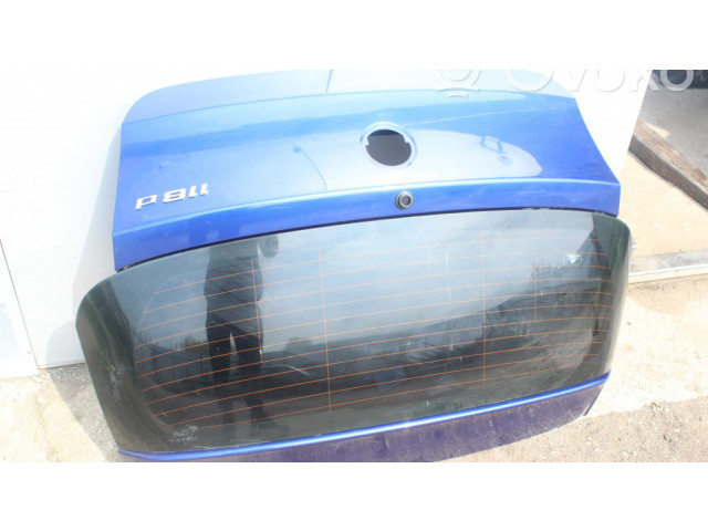 Задняя крышка (багажника)